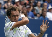 英雄联盟总决赛2025-美网碾压年终总决赛，梅德韦杰夫高光表现