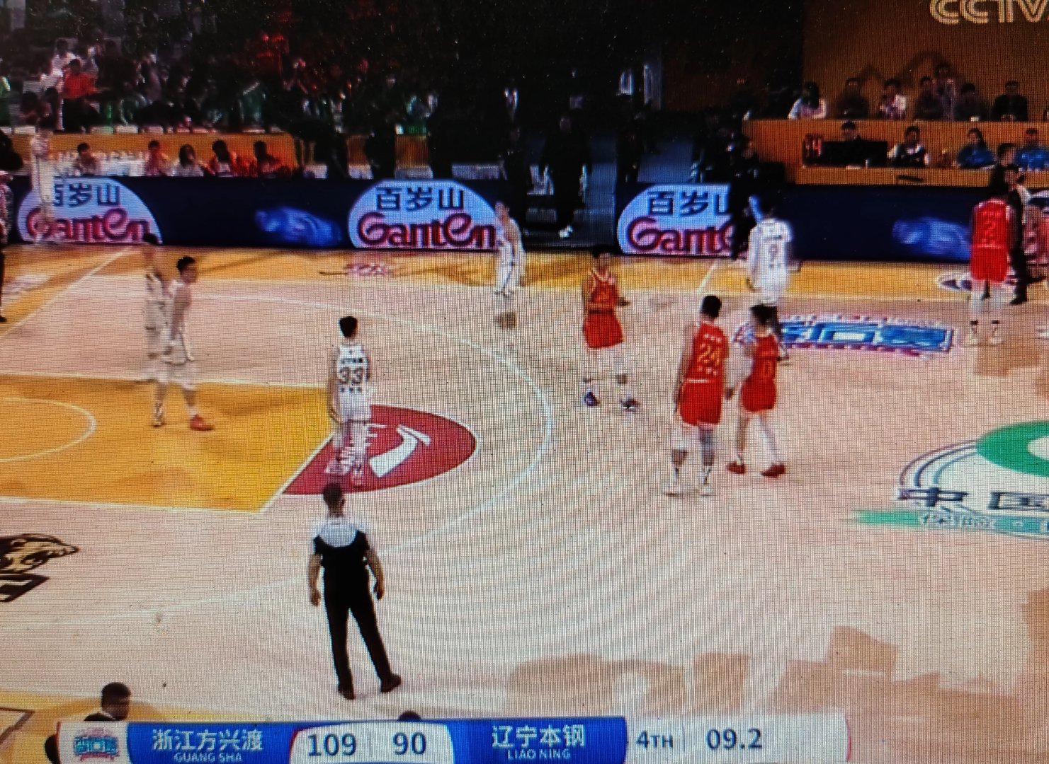 关于激烈对抗中险胜，球队晋级不容易的信息