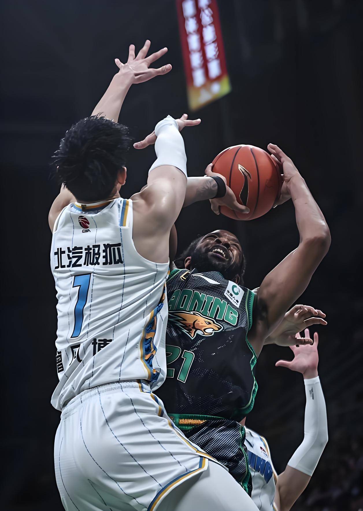 山西队完胜江苏队,周琦惊艳四座 山西队完胜江苏队,周琦惊艳四座