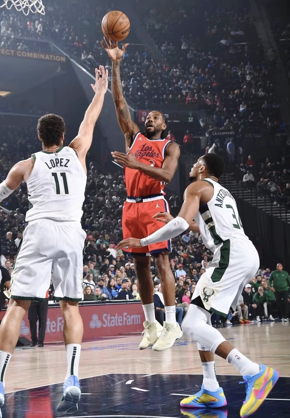 爵士绝杀雄鹿,浓眉哥带队取胜 爵士绝杀雄鹿,浓眉哥带队取胜