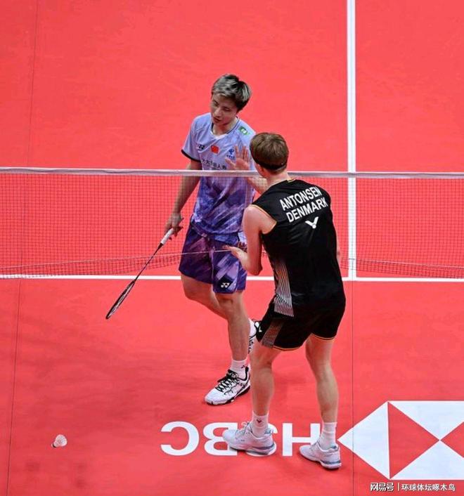 丹麦队碾压中国队,石宇奇扛起全队 丹麦队碾压中国队,石宇奇扛起全队