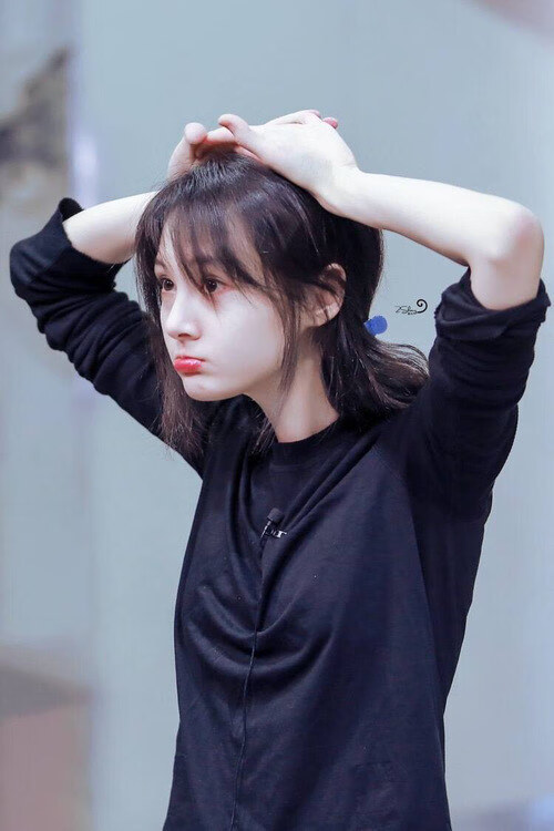 沙漠之狐的逆袭，穆西亚拉导演E组史诗翻盘，乌兹别克斯坦险些掀翻阿根廷